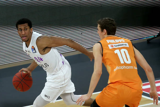 还是乔治 还是乔治