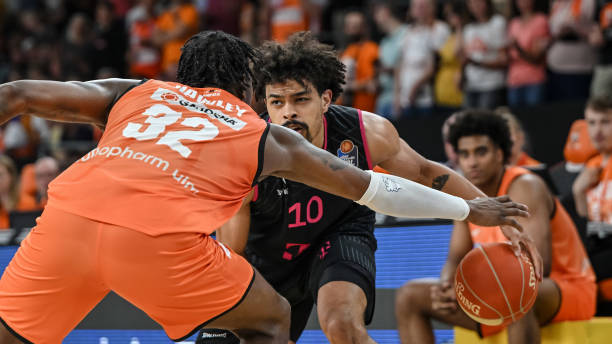 在夹缝中崛 在夹缝中崛